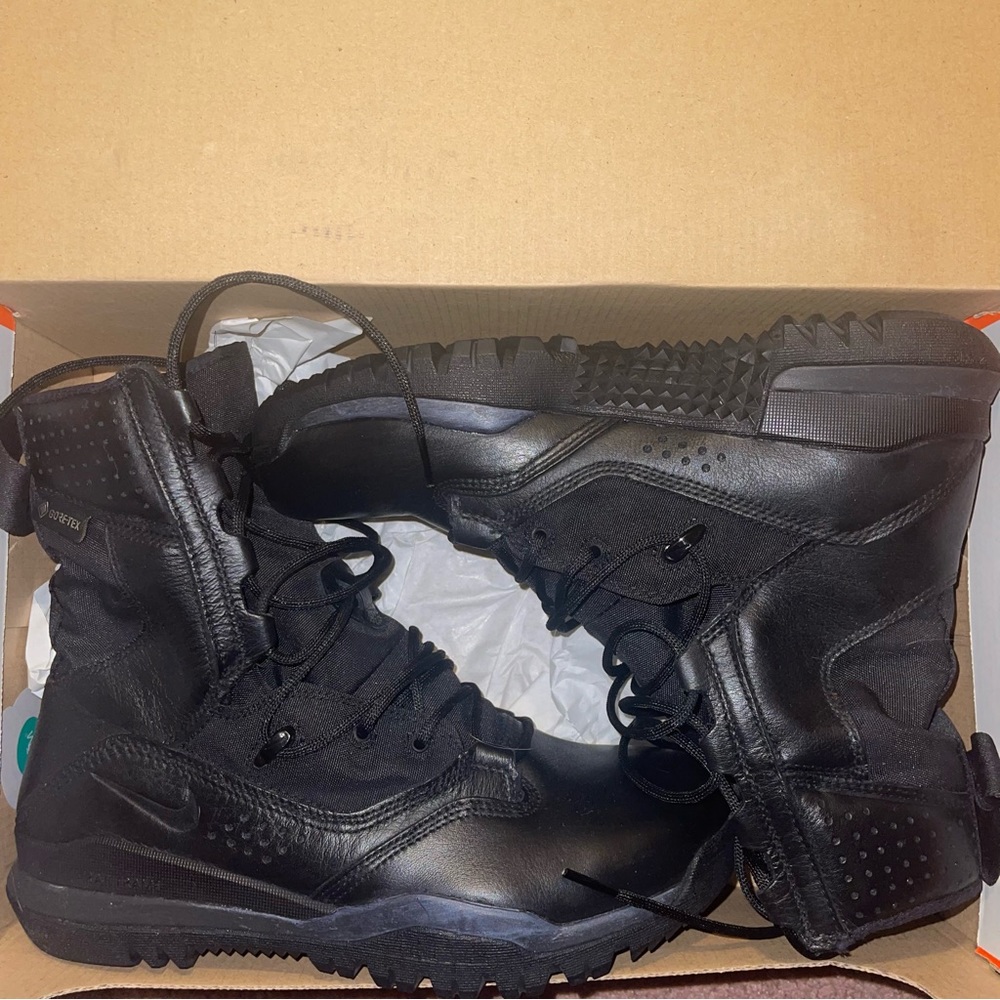 Nike SFB Field 2 8” GTX  (Men’s 7.5, Women’s 9)